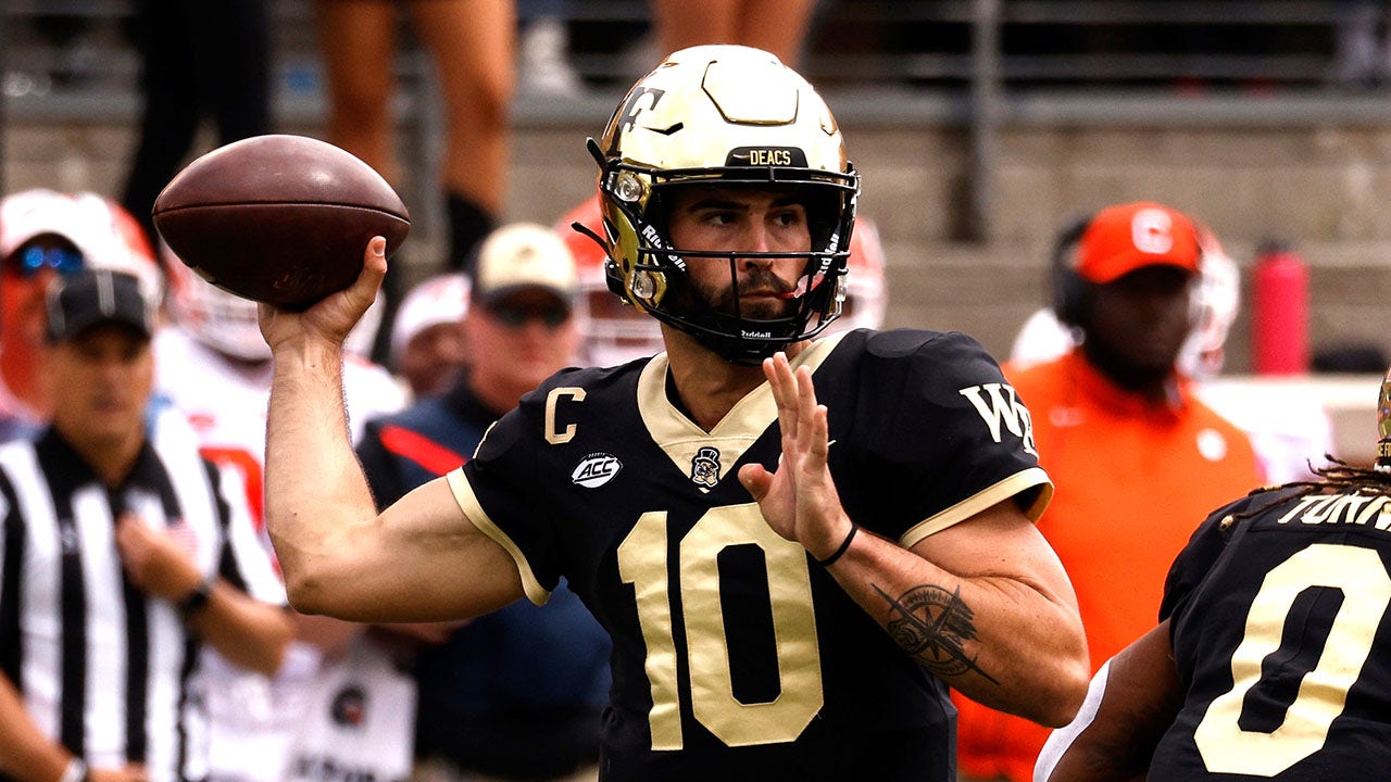 Wake Forest QB Sam Hartman expected to transfer to Notre Dame report