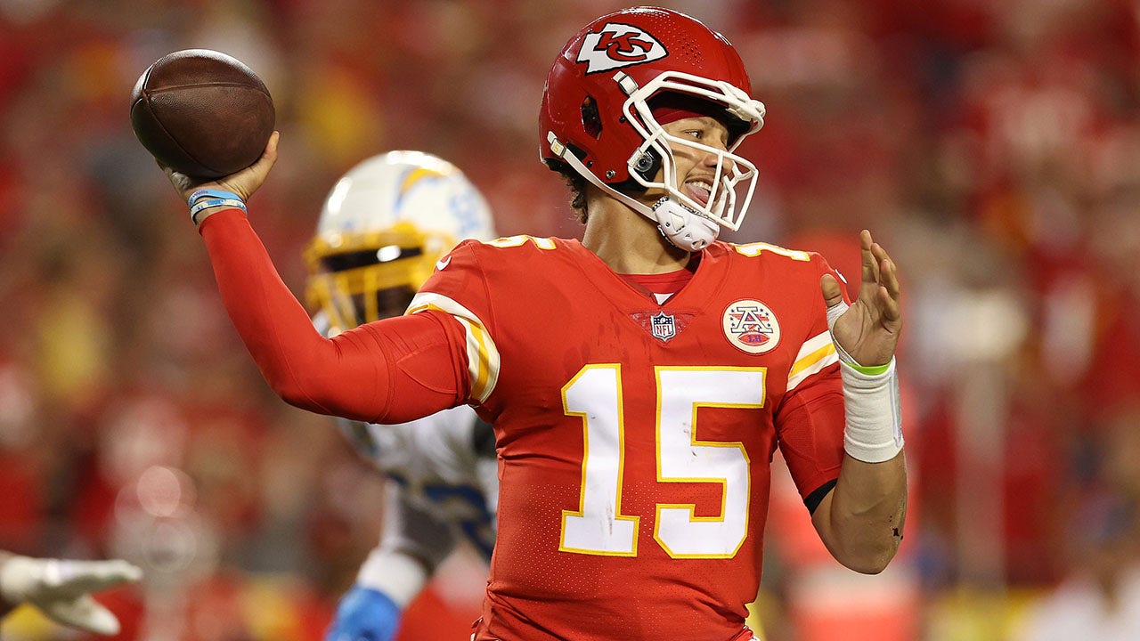Chiefs hold off Chargers in battle of AFC West rivals, young phenom QBs