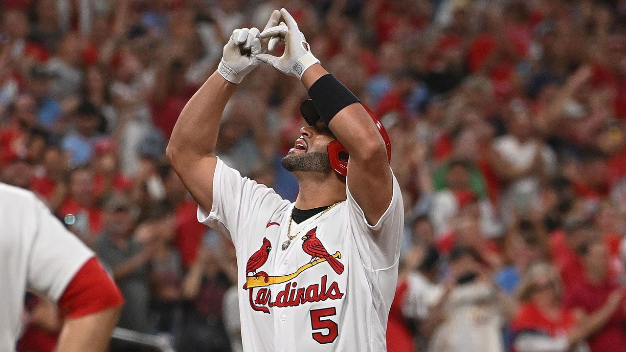 Albert Pujols hits 698th homer, helps Cards beat Reds 6-5