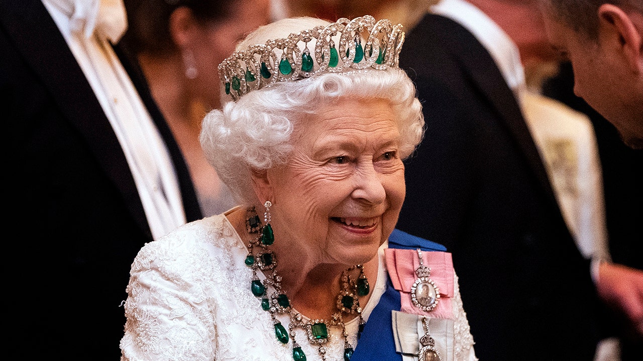 Queen Elizabeth II wrote to American pen pal for 70 years with same birthday
