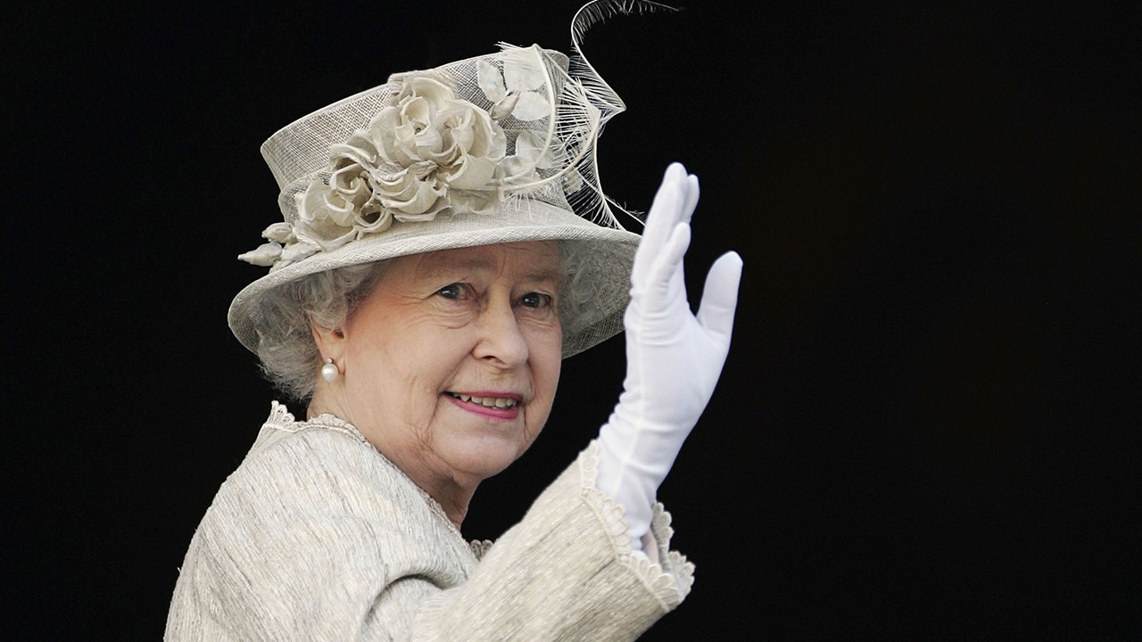 Royal photographer shares sweet story behind Queen Elizabeth II's photoshoot