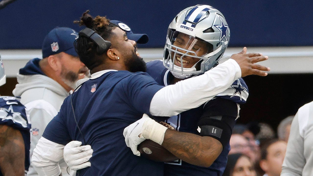Cowboys' Micah Parsons somehow avoids Bears' Justin Fields for scoop and  score