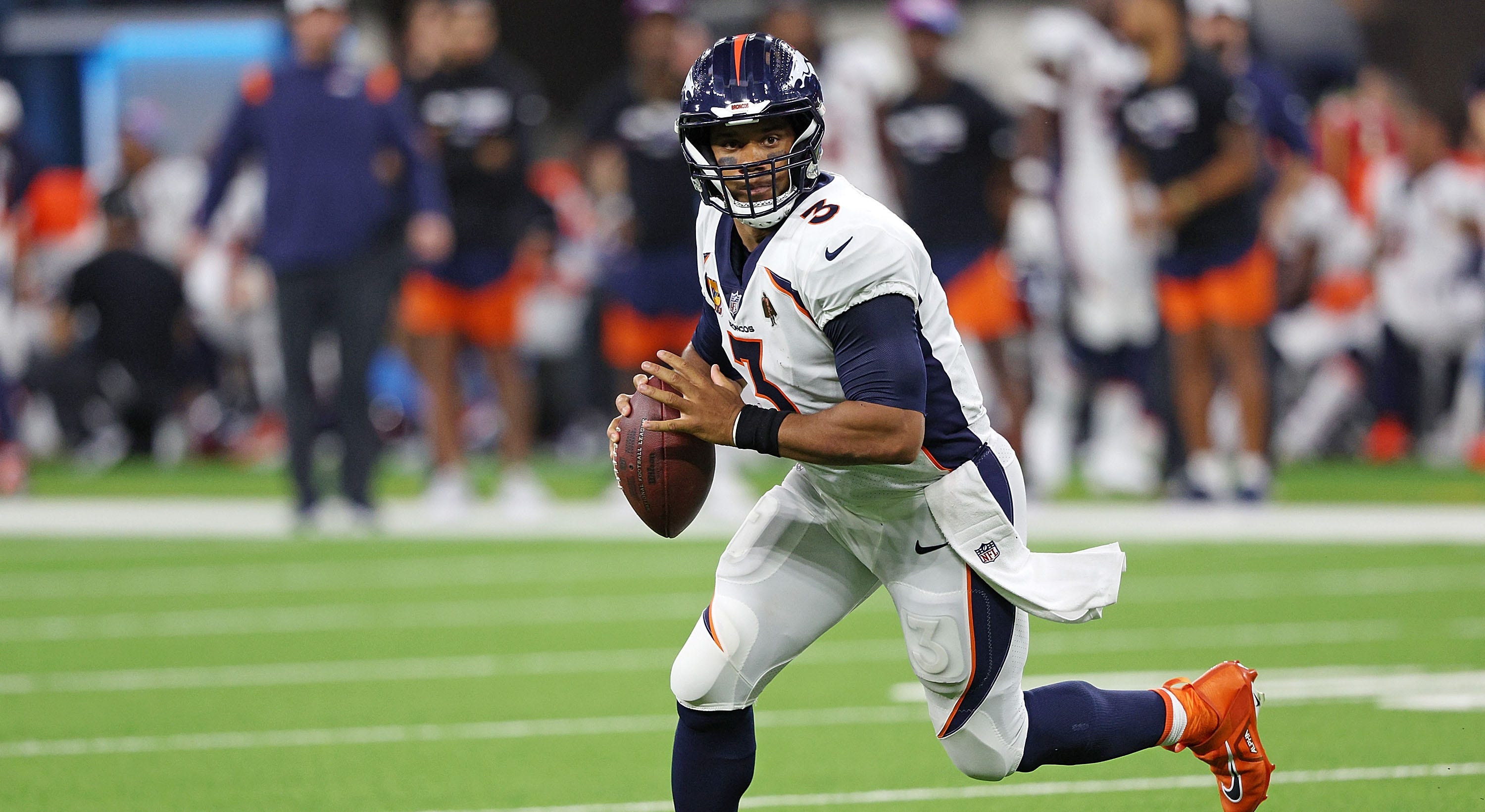 Broncos QB Wilson suffers hamstring injury in OT loss vs. Chargers