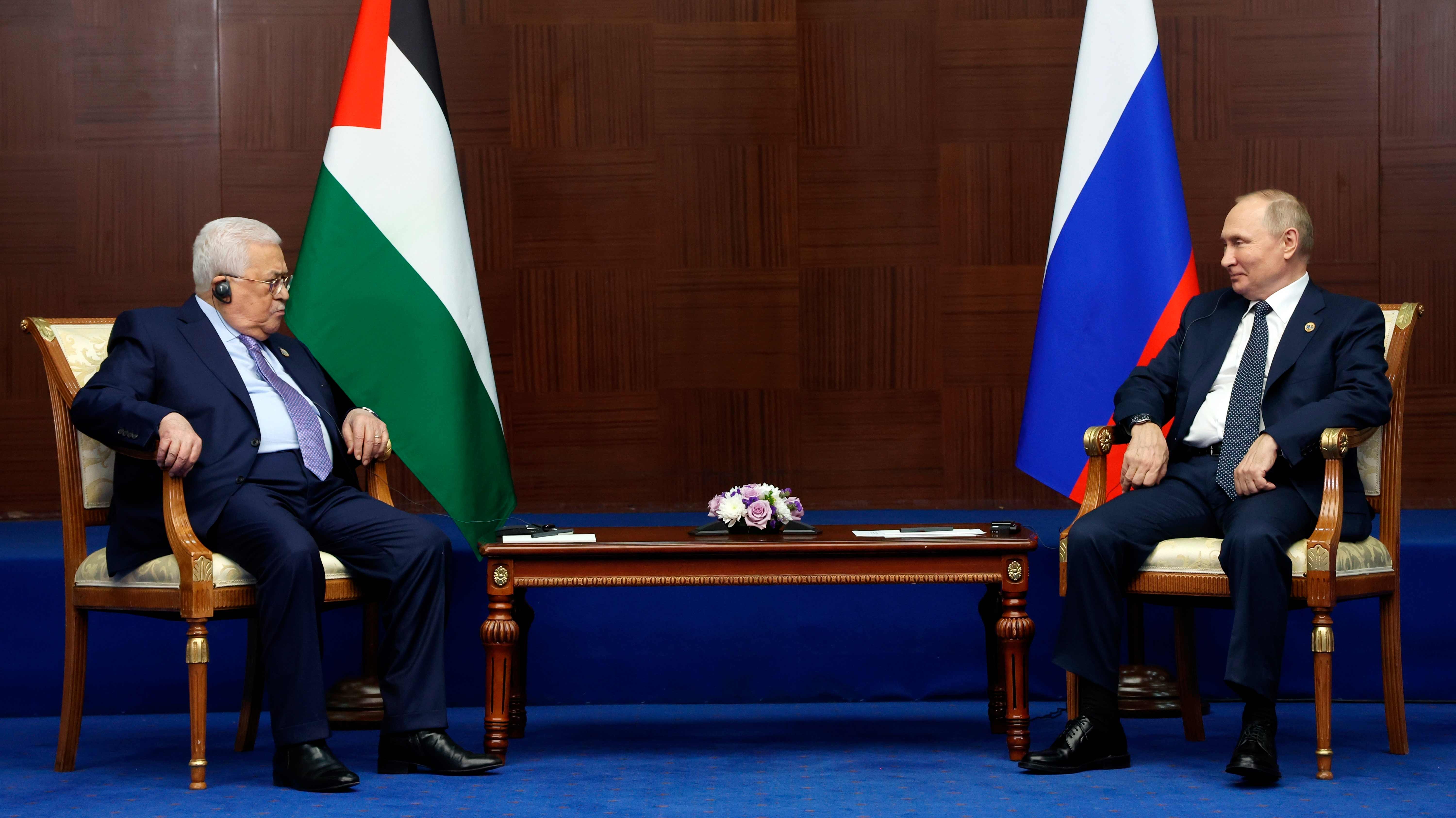 Palestinian president, in front of Putin, rules out US as Mideast peace mediator during speech