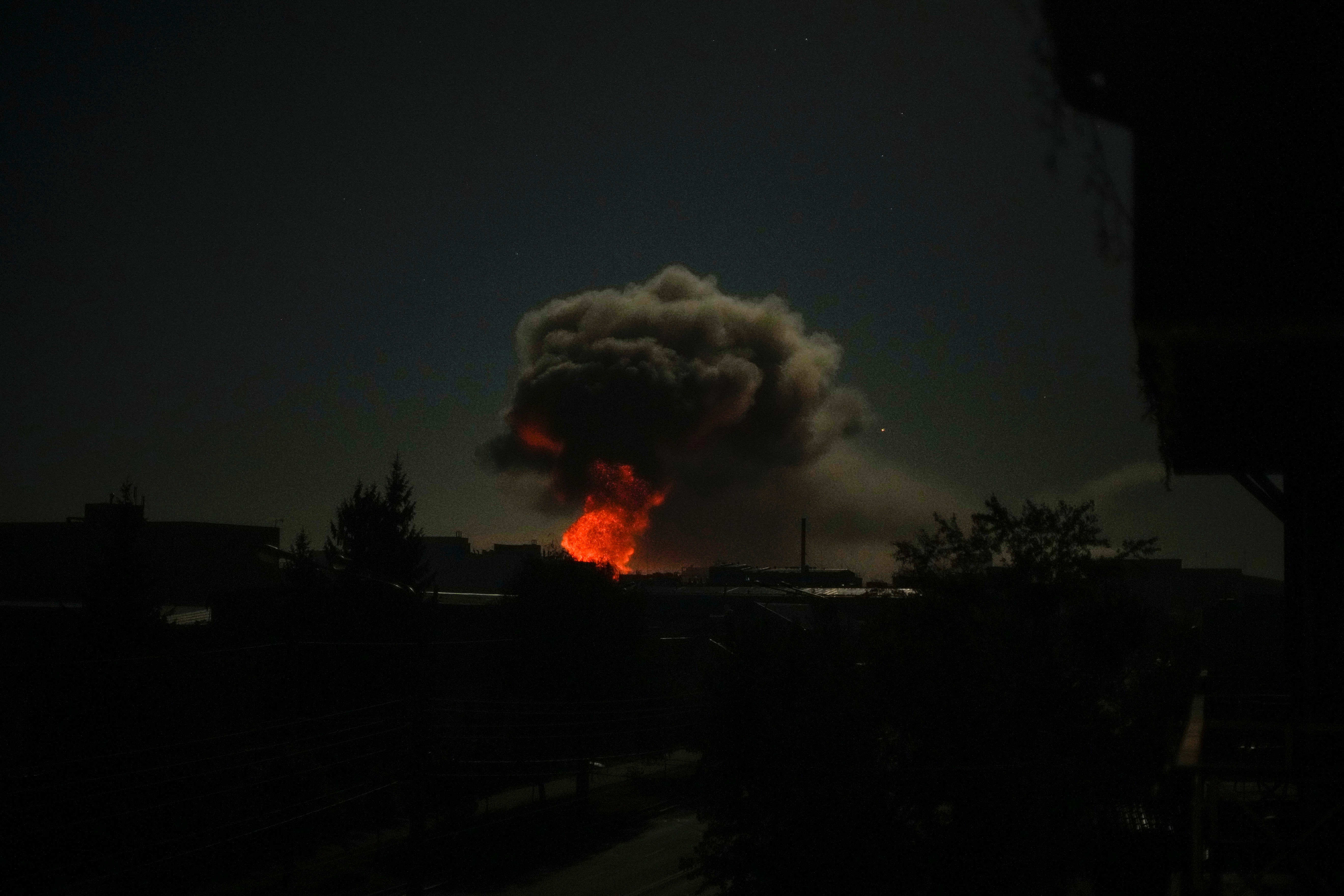 Nhiều vụ nổ đá Kharkiv, miền đông Ukraine