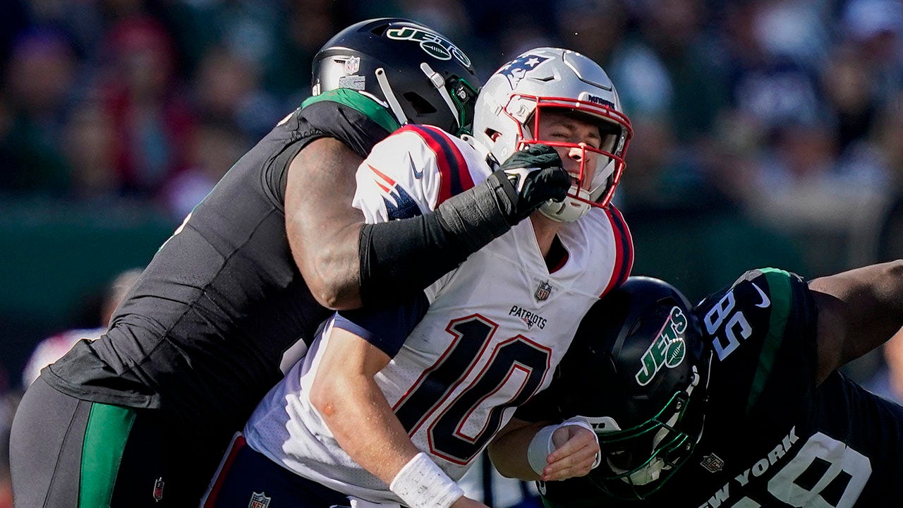 Jets Defenders Down but Not Out After Roughing Penalty Hit Them Hard vs.  Patriots