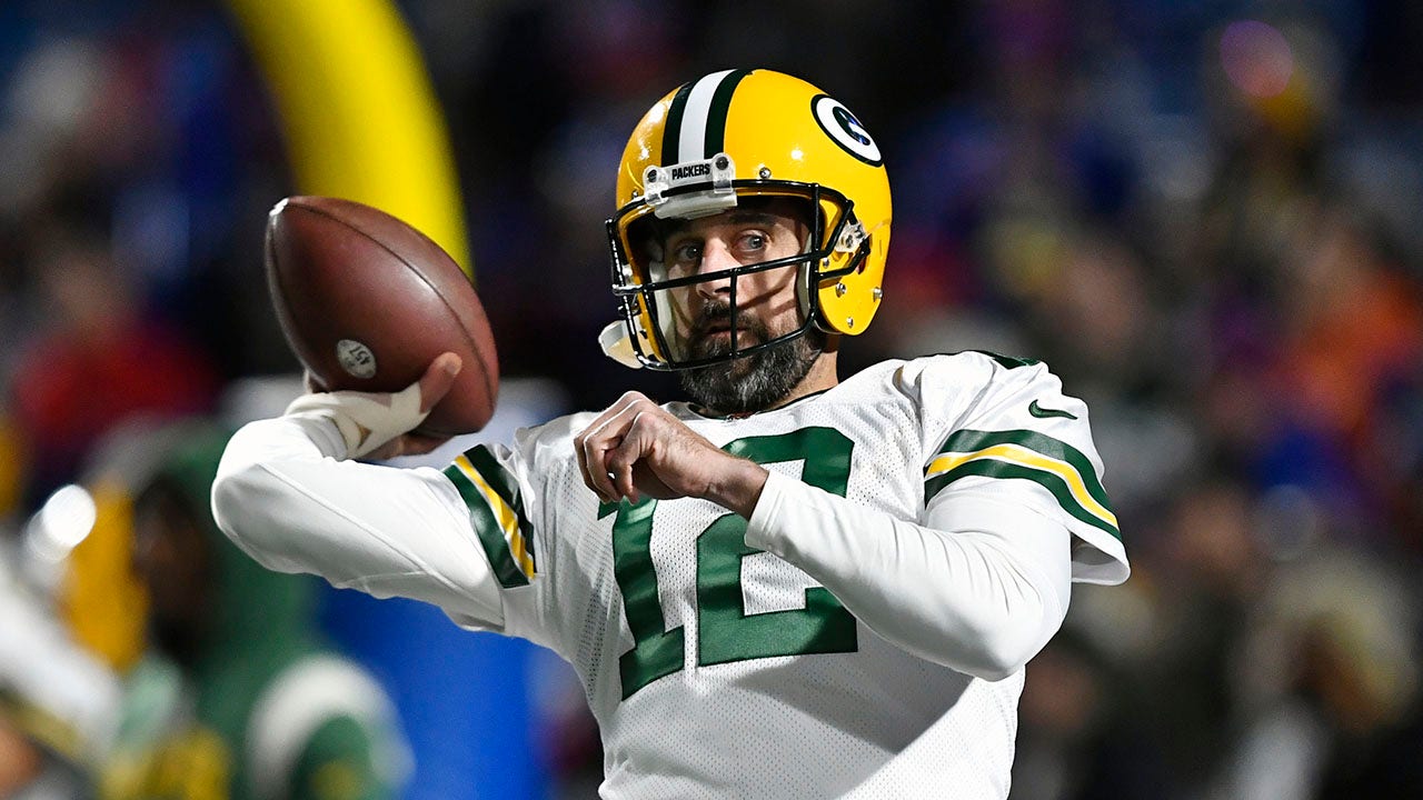 Packers' Aaron Rodgers brushes off scrutiny of critical comments