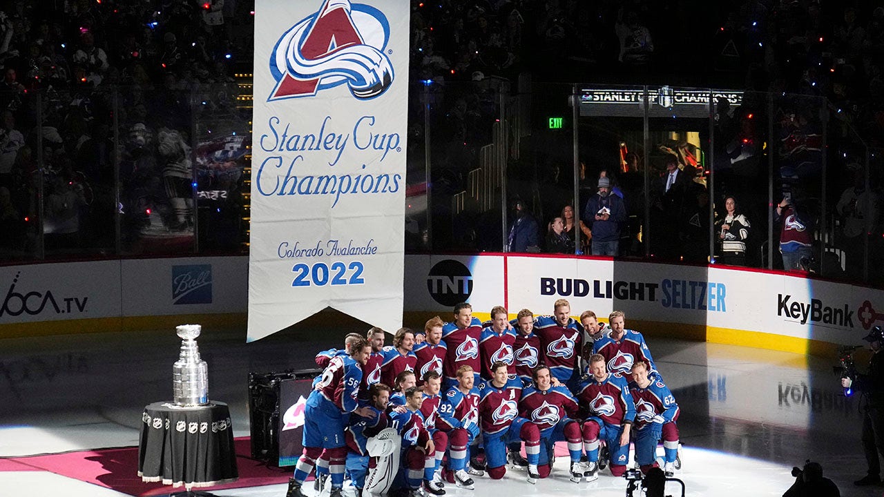Colorado Avalanche break Stanley Cup minutes after winning NHL
