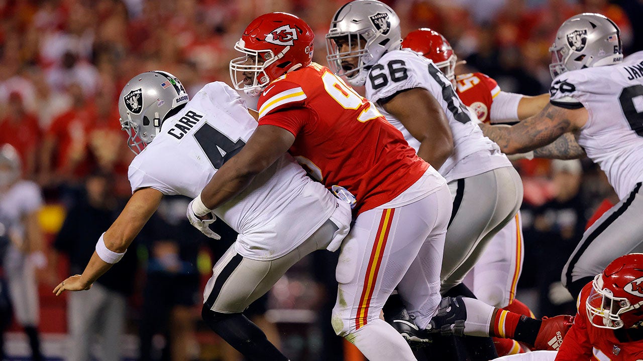 Chiefs' Chris Jones called for very questionable roughing the passer penalty, NFL fans express displeasure