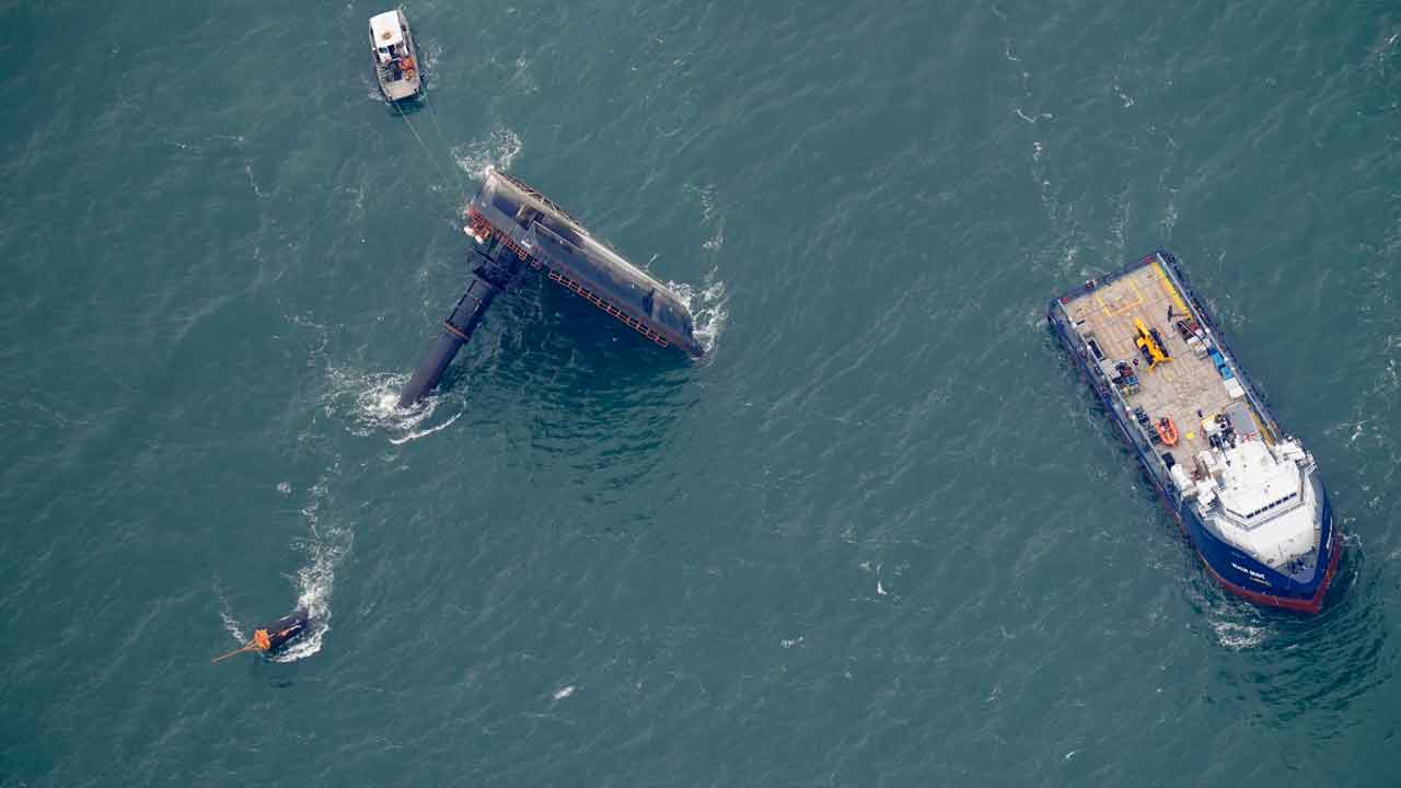 An outage led to the deadly capsize of an oil vessel near Louisiana