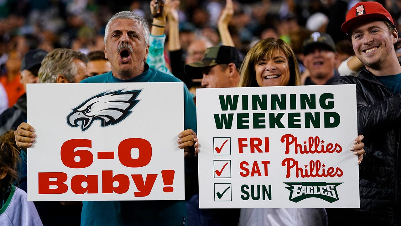 Eagles stay undefeated thanks to five Jaguars turnovers