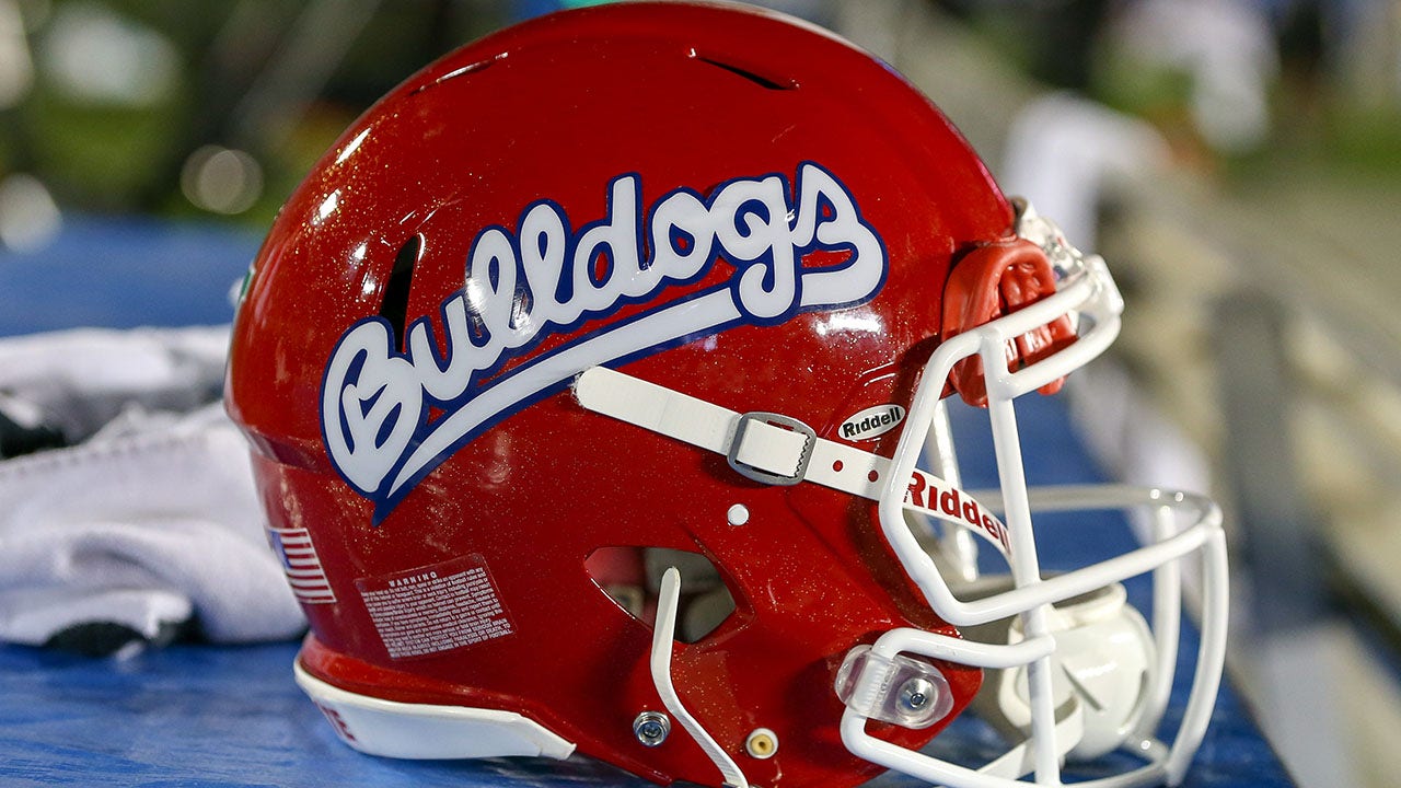 Fresno State football coach suspended after breaking glass in coach's box |  Fox News