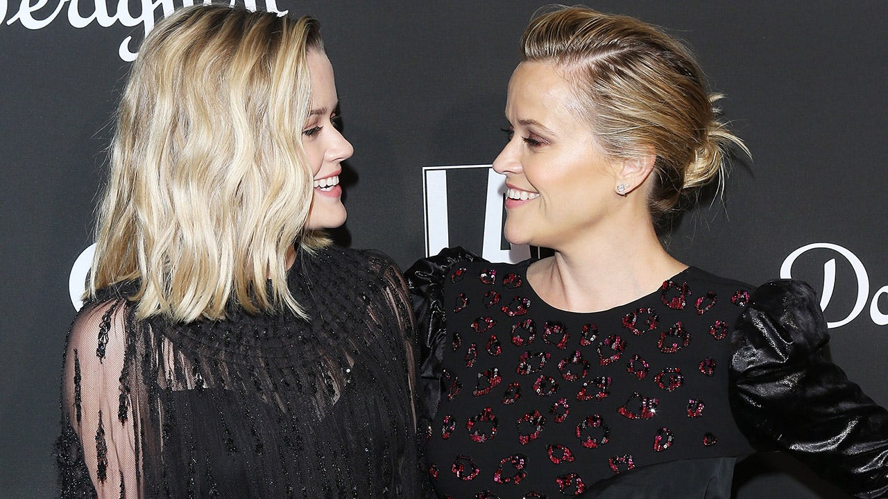 Reese Witherspoon Talks Twinning With Daughter Ava She And I Don T See It That Much Fox News