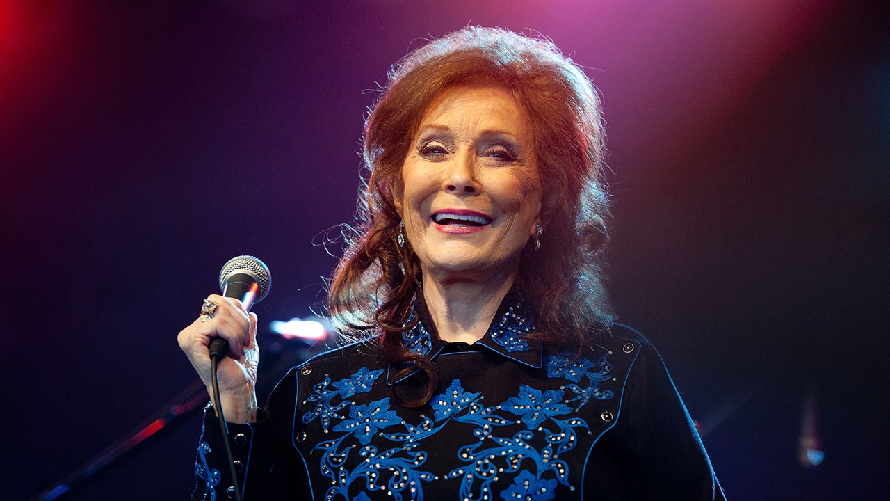 Loretta Lynn remembered in touching tribute by Dolly Parton, Taylor Swift, and Keith Urban