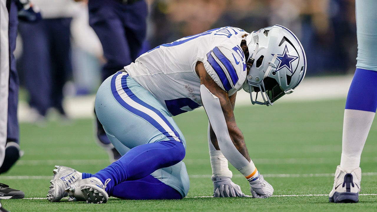 Cowboys' Ezekiel Elliott likely to miss Bears matchup with knee injury:  report