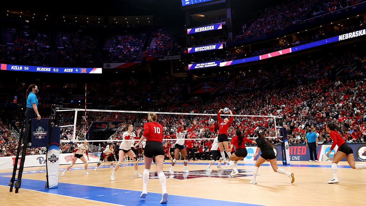 Wisconsin womens volleyball takes court, wins for first time since leaked photos scandal Fox News