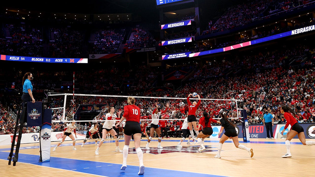 Wisconsin Women S Volleyball Takes Court Wins For First Time Since Leaked Photos Scandal Fox News