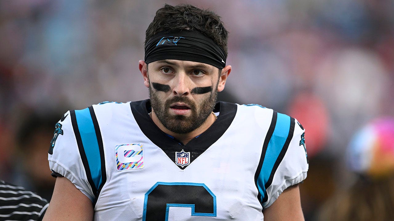 Quarterback Baker Mayfield of the Cleveland Browns looks to throw the  News Photo - Getty Images