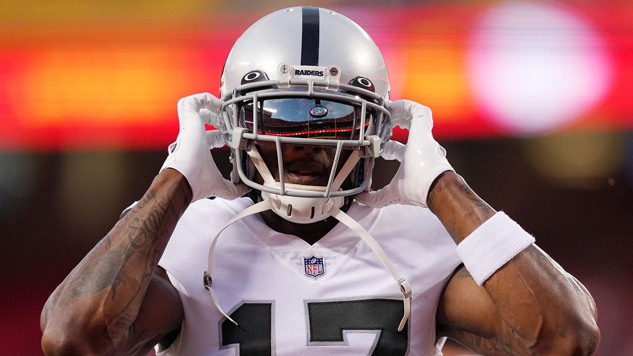 Assault charge against Raiders WR Davante Adams dropped