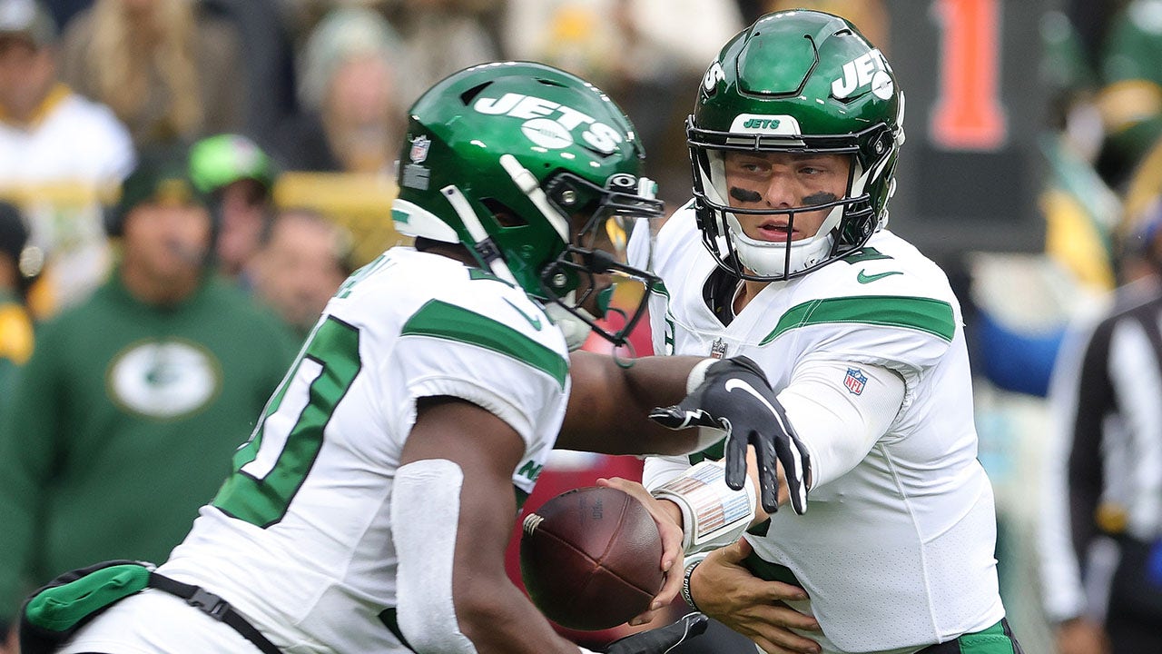 Mark Sanchez says Jets need to keep Zach Wilson's development in mind as  defense, running attack win games