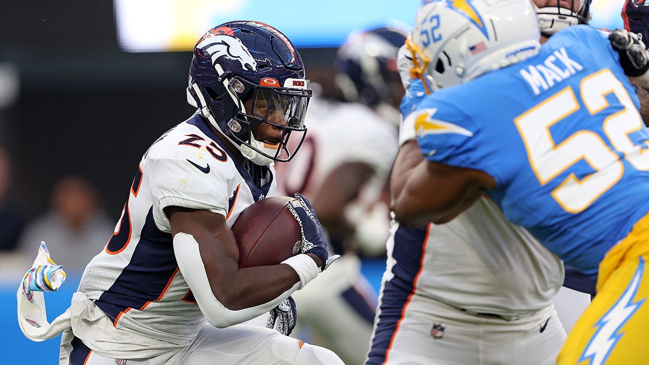 WATCH: Broncos' Melvin Gordon's 65-yard run against Chiefs – The Denver Post