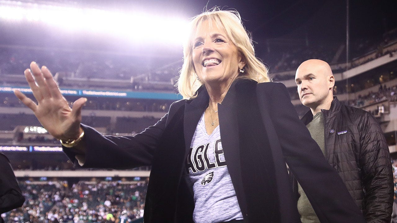 Rapporten: First Lady Jill Biden uitgejouwd bij Eagles-wedstrijd