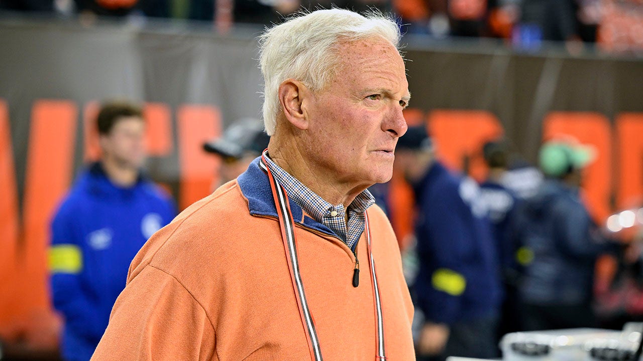 Lawyer charged after hitting Browns owner Jimmy Haslam with bottle