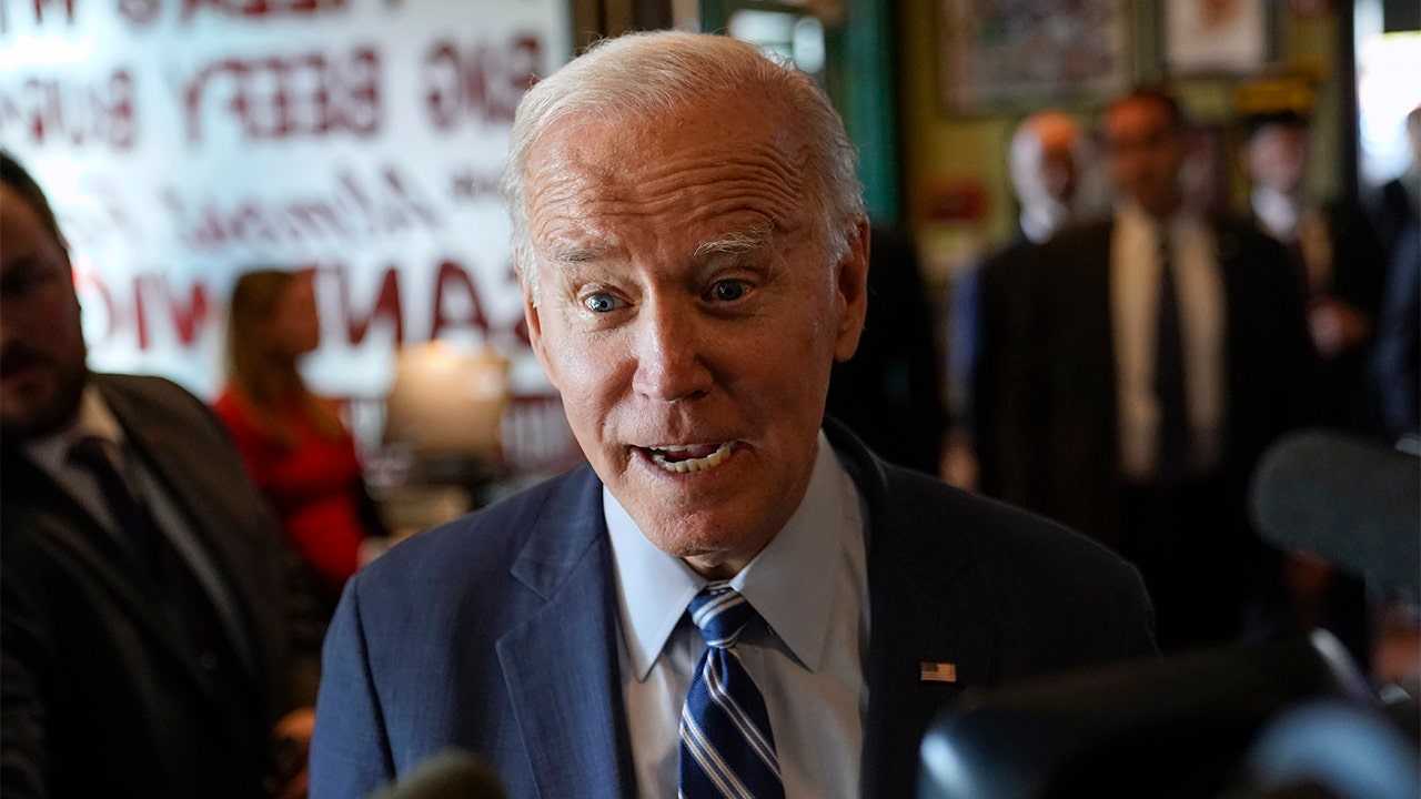 Biden parle de réalisations est le message que les démocrates sont les « pires élèves », selon les sondages