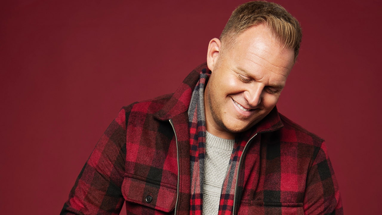 Christian music star Matthew West details collaborating with Candace Cameron Bure on ‘Come Home for Christmas’