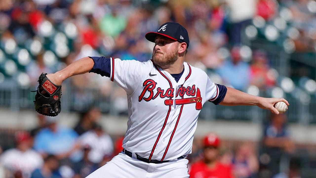 Braves lose reliever who helped win World Series last year to Tommy John surgery