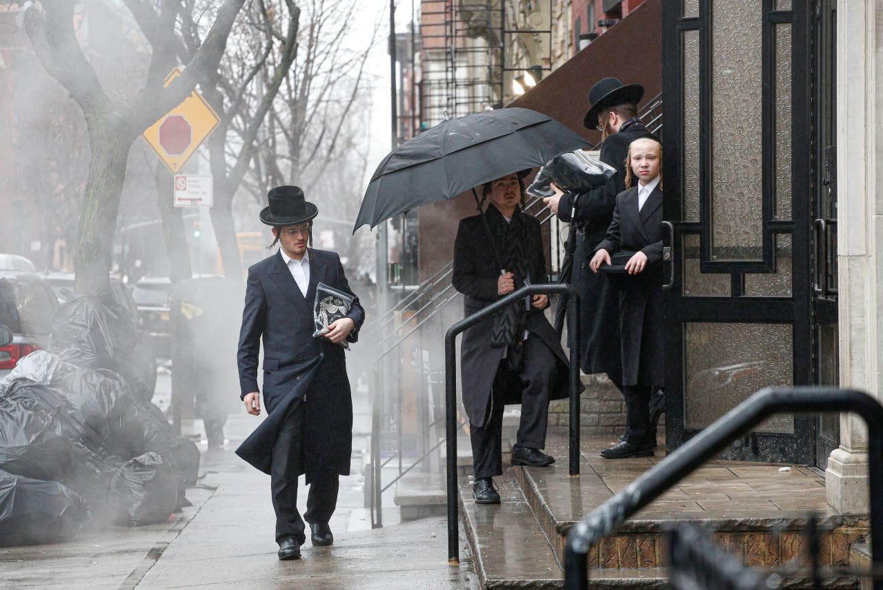 News :NYC Jewish community on high alert from protests threatened with trio of bomb threats at synagogues