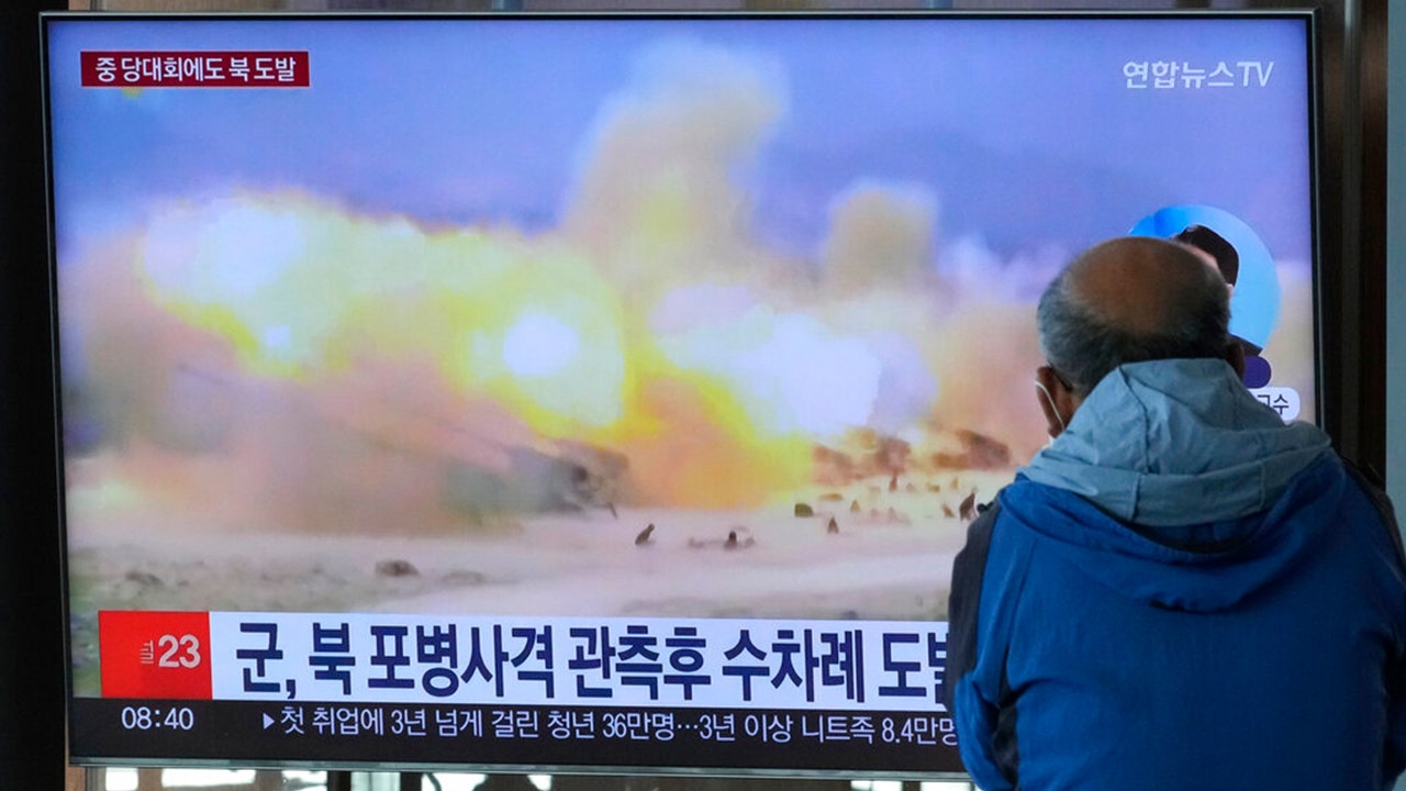 North Korean ship crosses sea boundary, South Korean ships fire warning shots: report