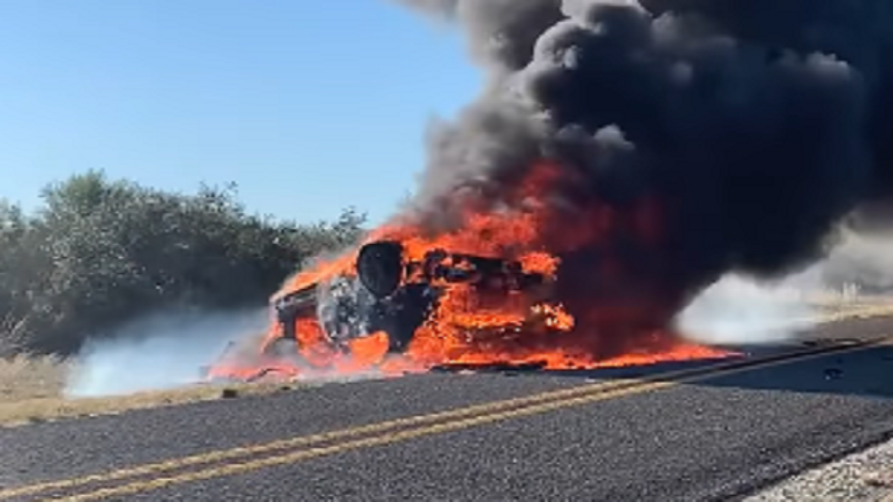 News :Texas deputies save two migrants from trunk of burning vehicle after smuggler flees