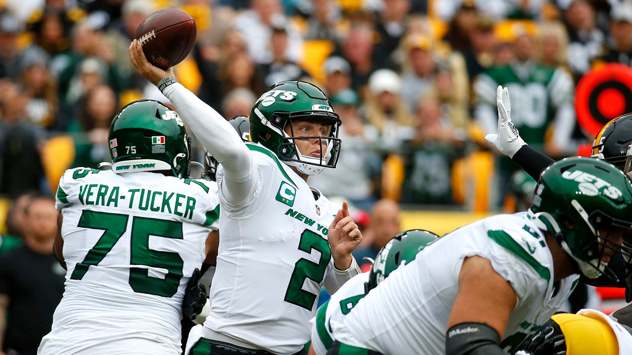 Steelers turn to Pickett, lose to the Jets, 24-20