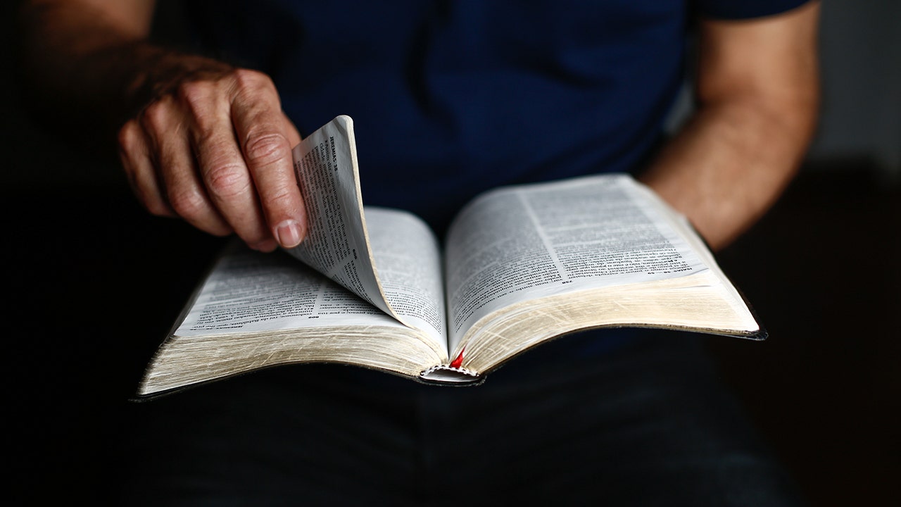 Florida school district unanimously votes to keep Bible in libraries after atheist complaint