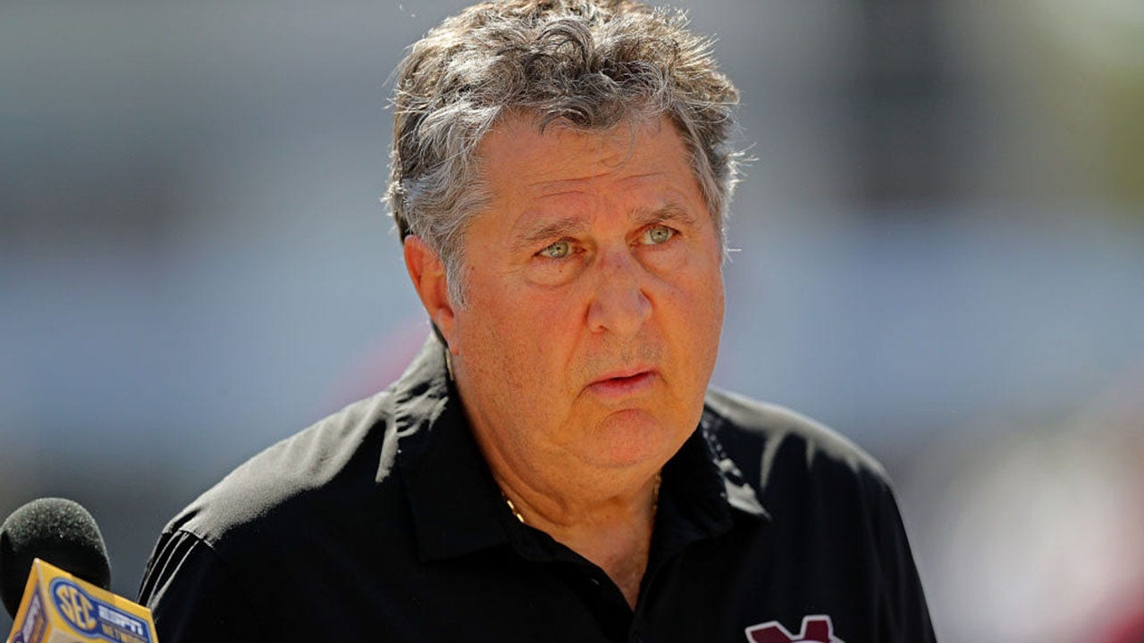 Mississippi State's Mike Leach unleashes epic rant about dinosaurs, his  wide receivers and more | Fox News