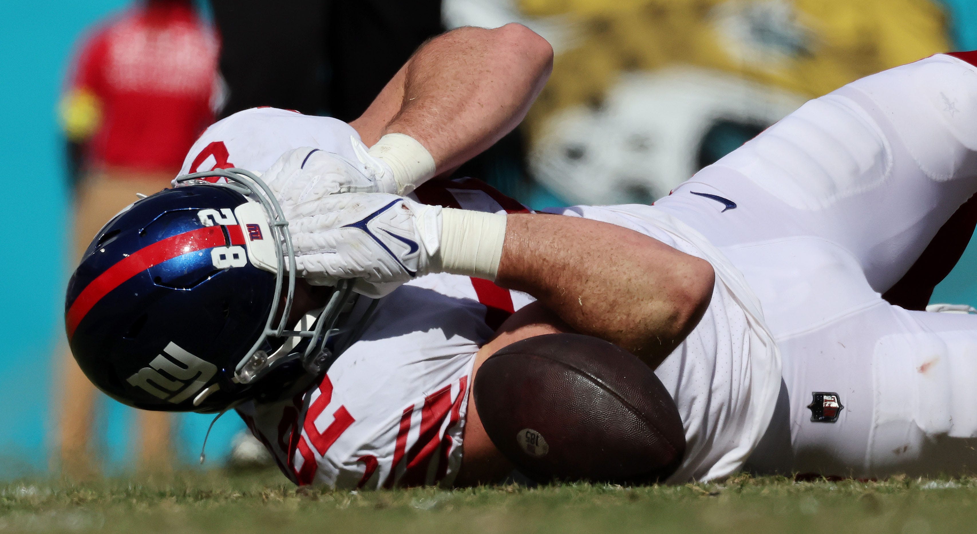 Giants rookie tight end needs eye surgery after freak injury vs