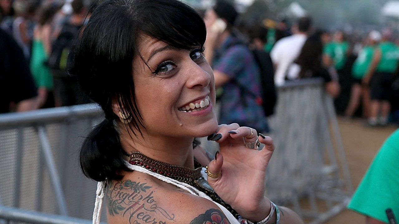 American Pickers Star Danielle Colby Shares Photo From Hospital Details Health Journey With