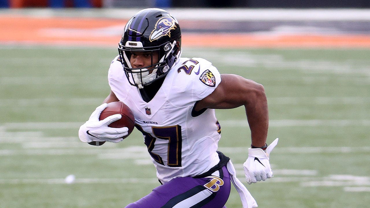 Ravens running back re-injures knee that forced him to miss all of last year, placed on IR