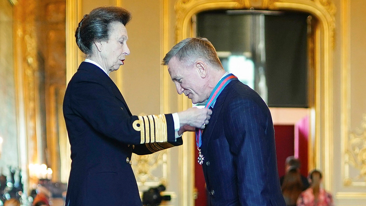 Daniel Craig receives the same royal award as his famous character James Bond