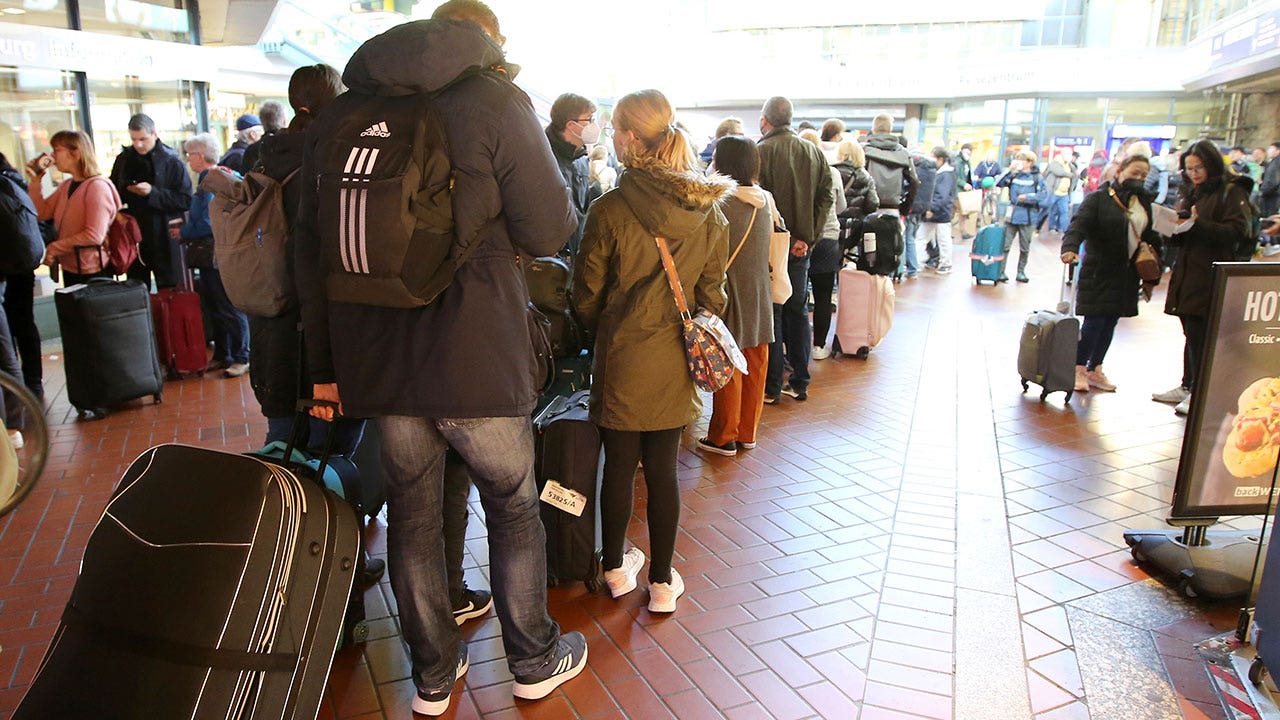 En Alemania, los cables del tren fueron saboteados y cortados deliberadamente, obligándolo a detenerse durante 3 horas.