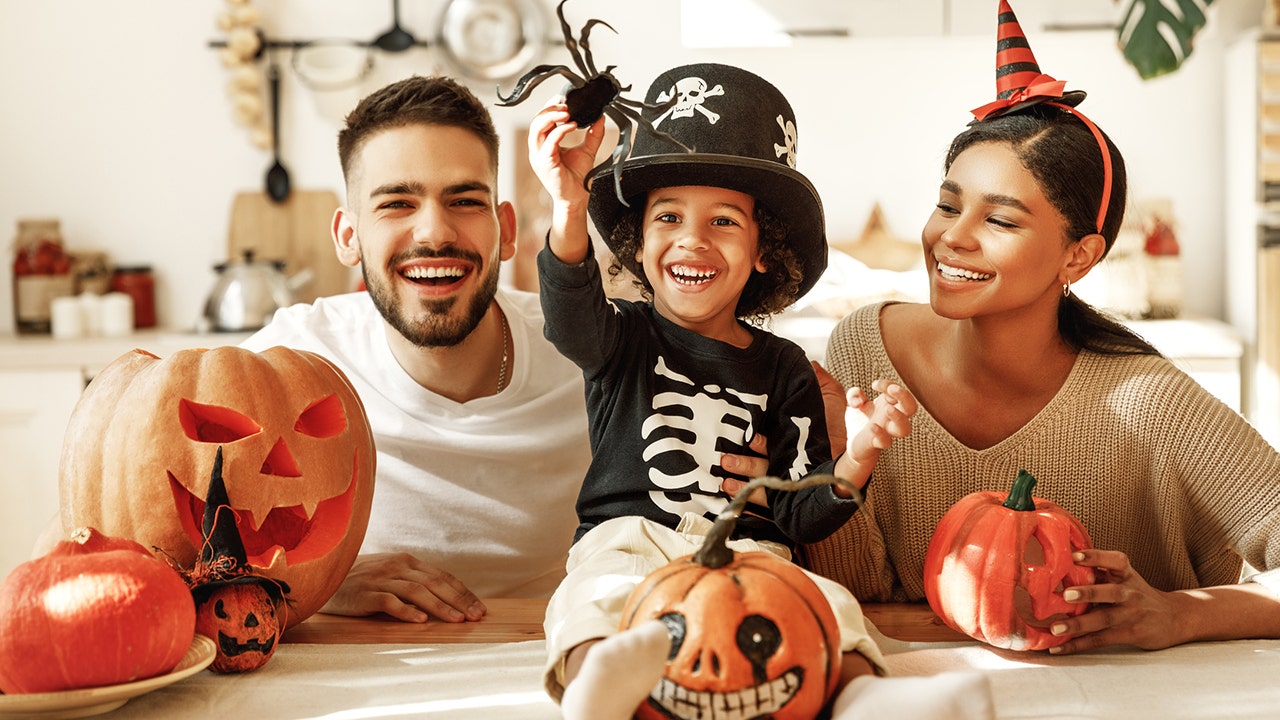Halloween candy can teach your kids key lessons about taxes and America — here's how
