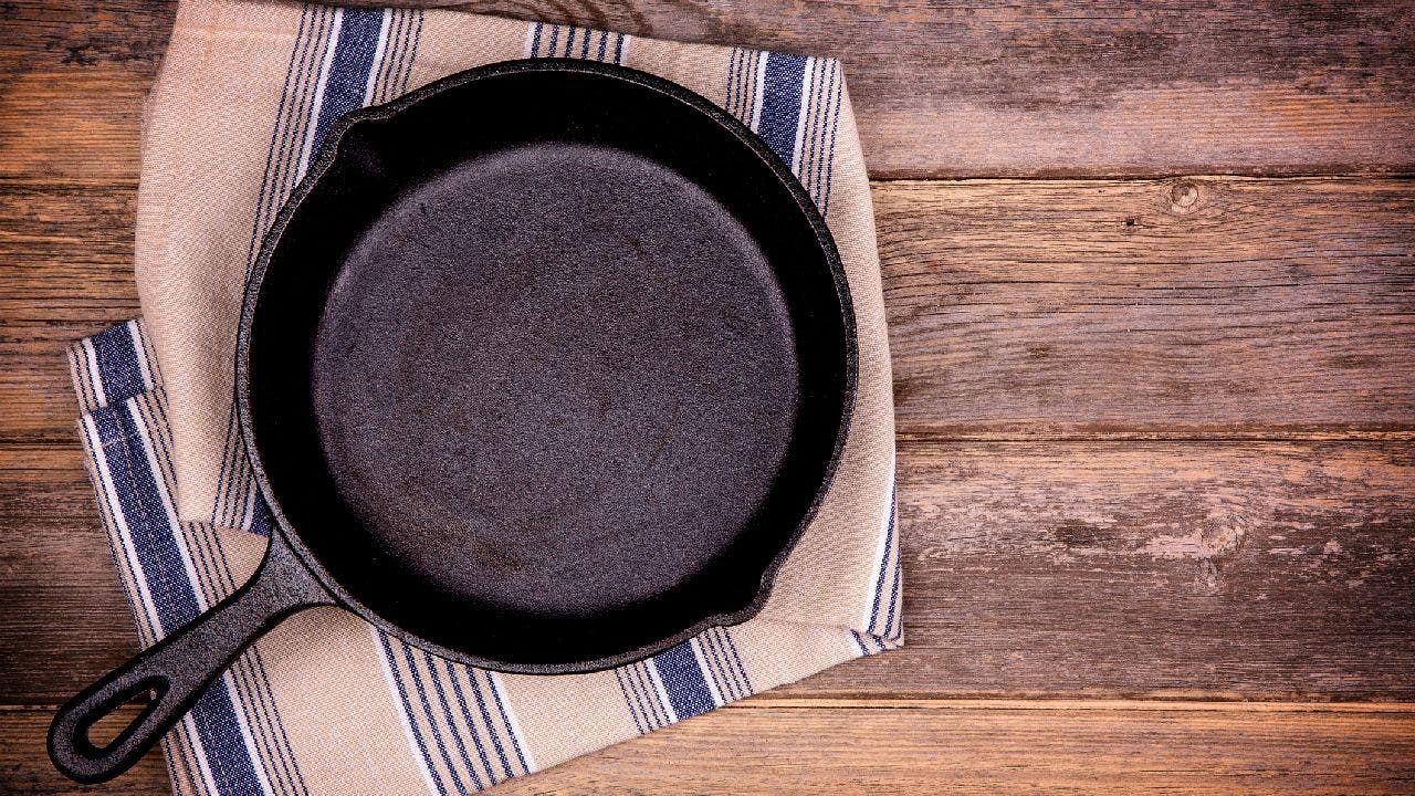 world-s-largest-cast-iron-skillet-ready-for-museum-visitors-in-tennessee