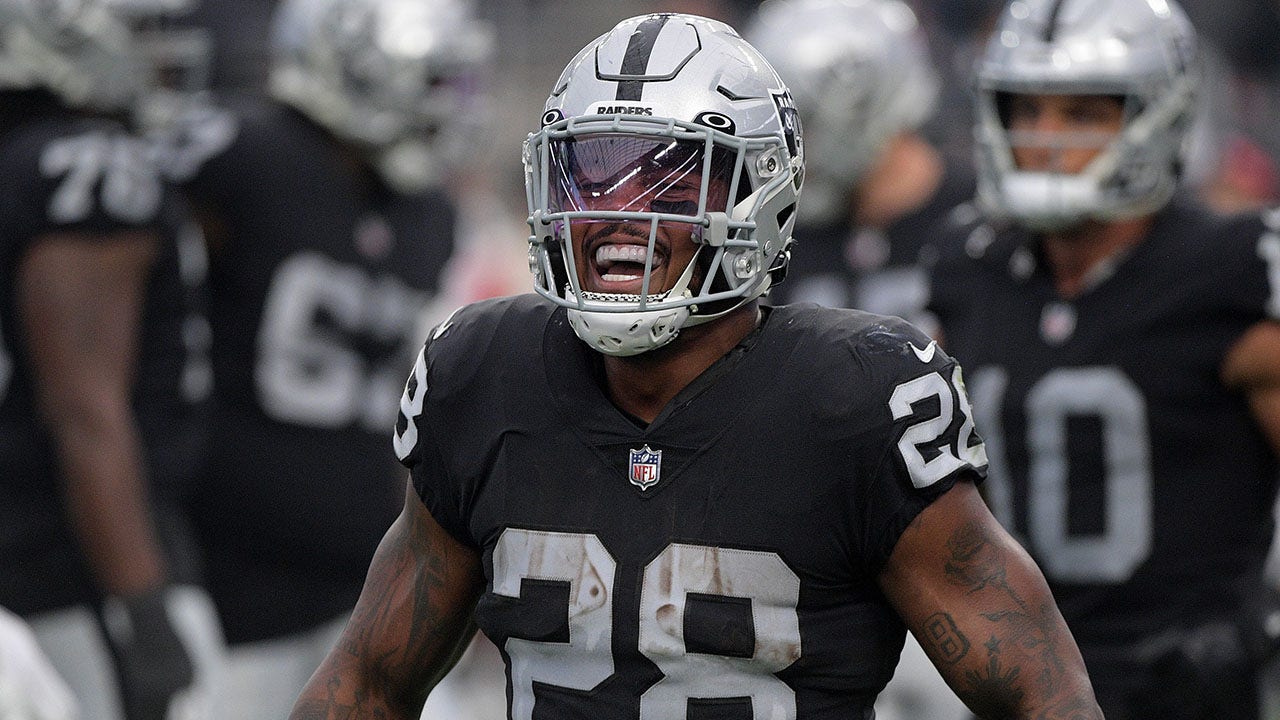 Josh Jacobs Returns To Raiders After Agreeing To New Contract