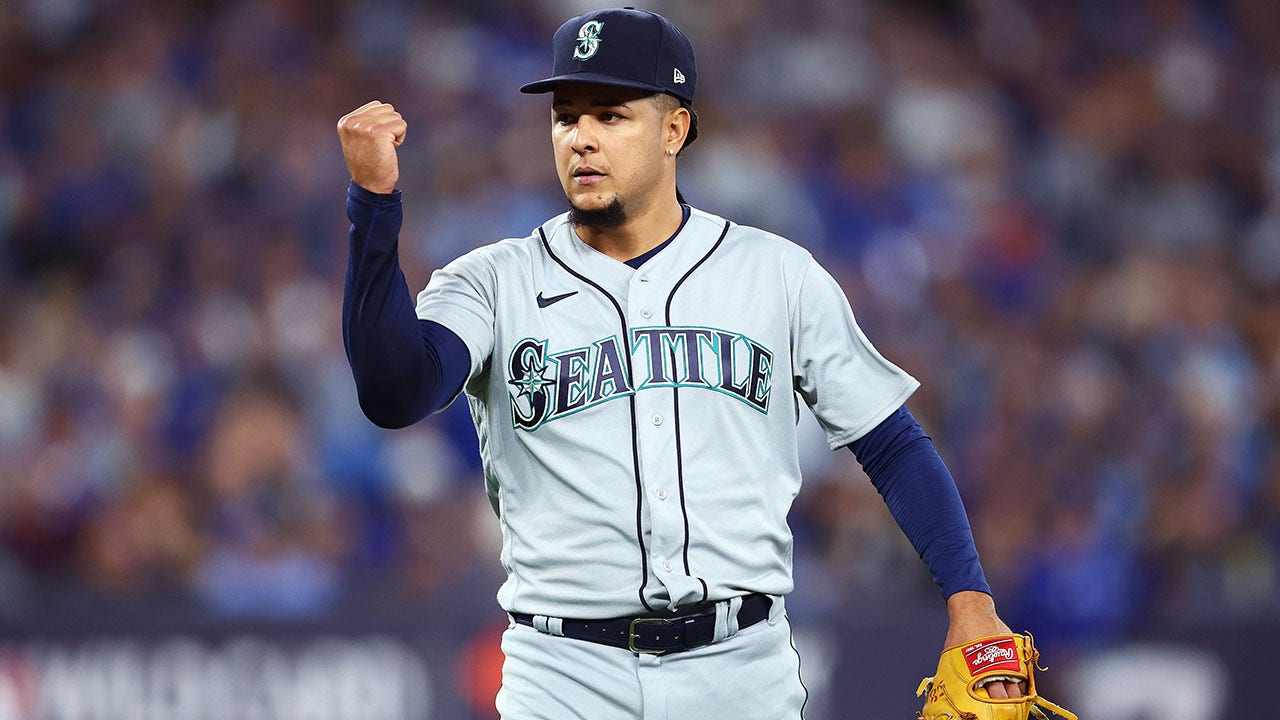 Who is Luis Castillo's wife, Elanyi Castillo? A glimpse into the personal  life of Mariners star