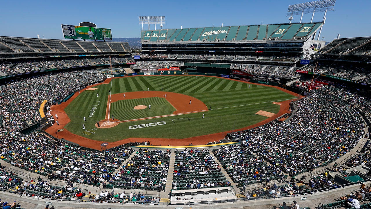 Oakland A's say team is moving to Las Vegas after signing deal to purchase  land for new stadium - CBS News