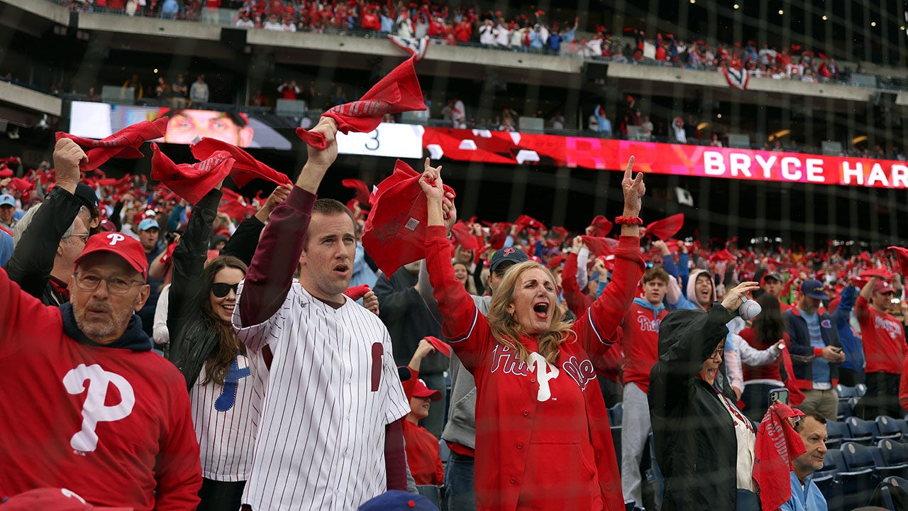 Philadelphia Phillies Fans Go Crazy Celebrating Team Going To World 