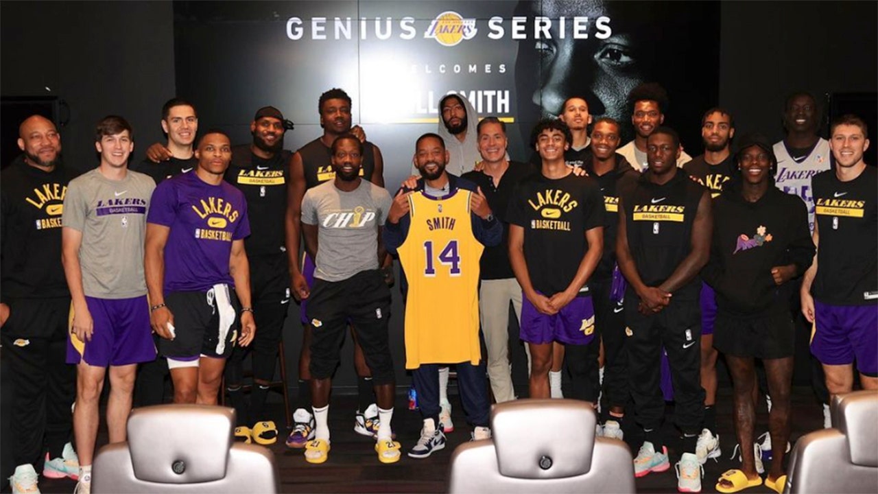 Los Angeles Lakers host Will Smith for team event, actor talks ‘gratitude in times of great challenge’