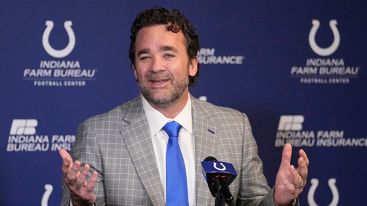 Colts' Jeff Saturday transfers fantasy football ownership to ex-NFL star