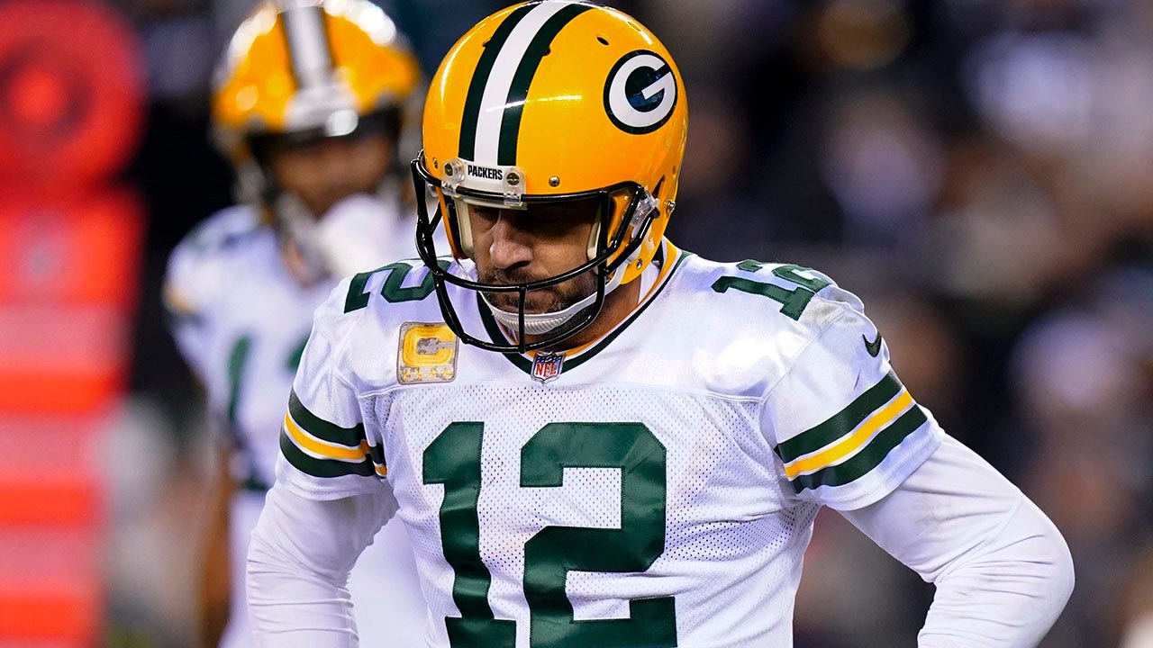 Aaron Rodgers de los Packers detalla una lesión en las costillas y espera jugar la próxima semana si se verifican las pruebas